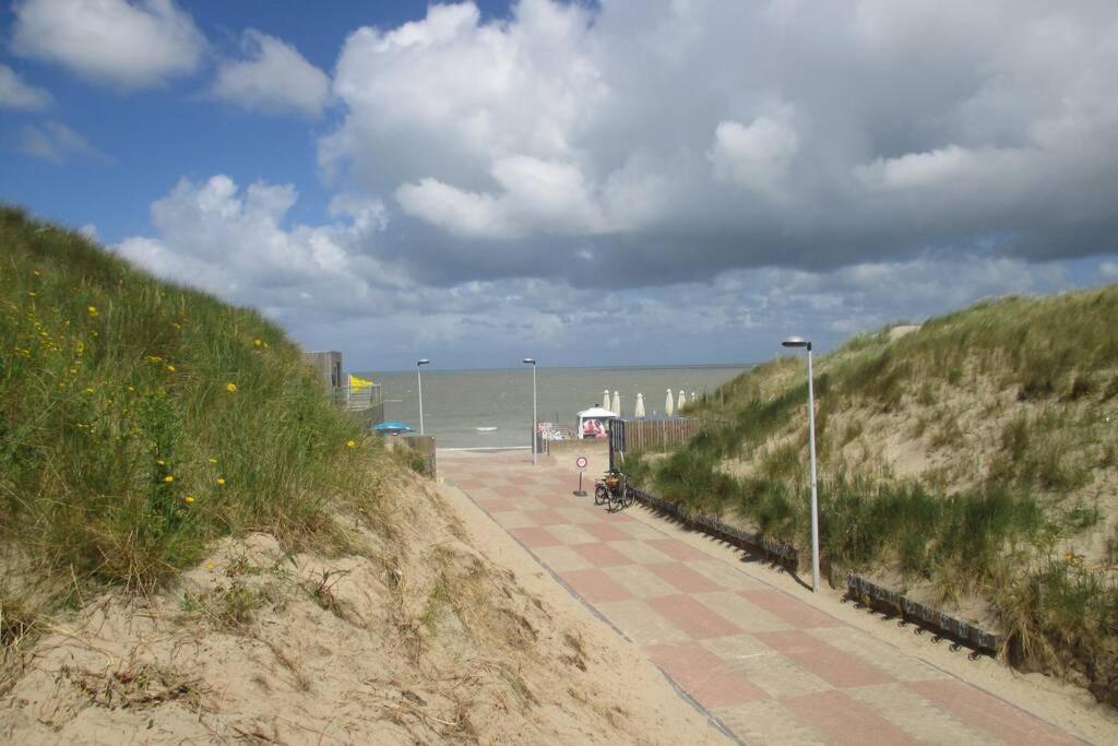 Appartement Residentie Astrid Met Private Parking Bredene Exterior foto